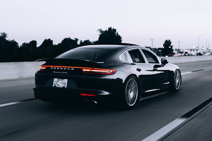 AEZ Crest dark 20 Zoll Gunmetal Felge an Fahrzeug